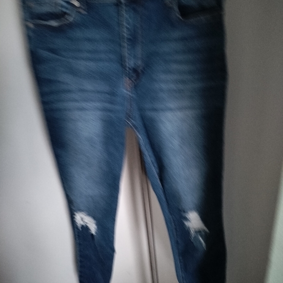 Gemma Rae Distressed Jeans - Picture 3 of 3